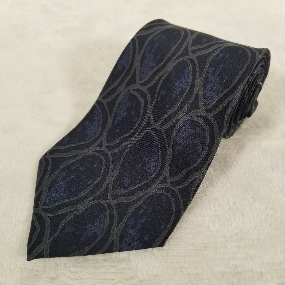 Vintage Valentino Cravatte Tie 100% Silk Hand Made in Italy W 3 3/8 by L 56 3/8